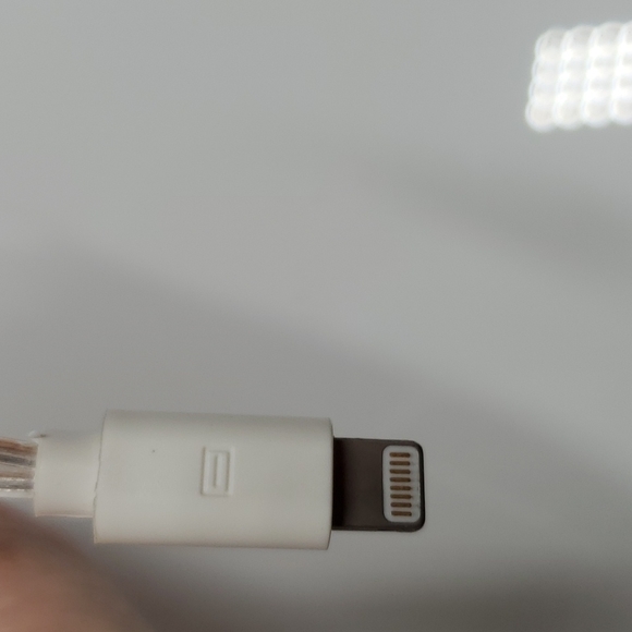 Light up phone charger. Apple - Picture 3 of 7